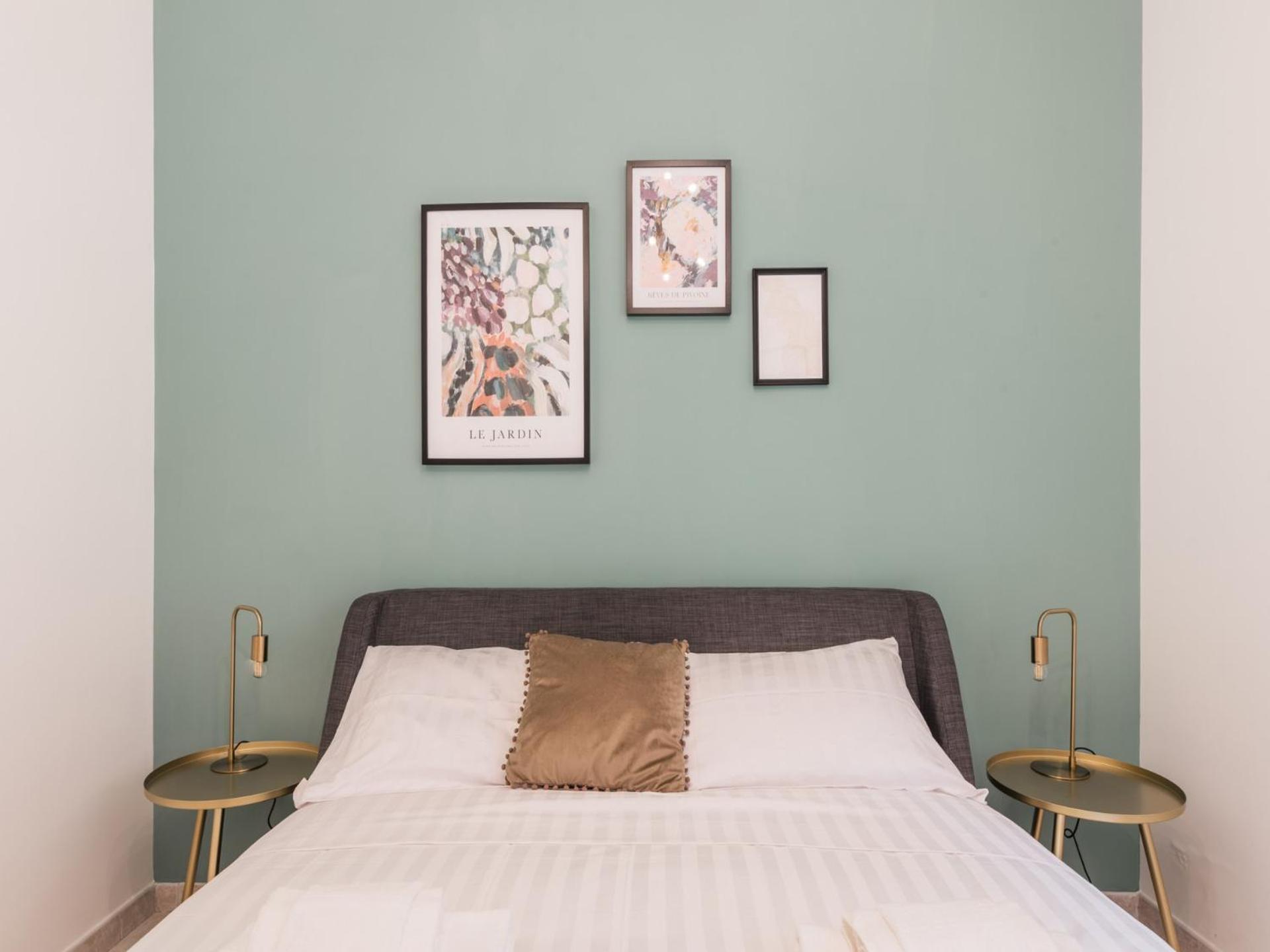 The Rent - Bright Three-bedroom Along The Tiber River