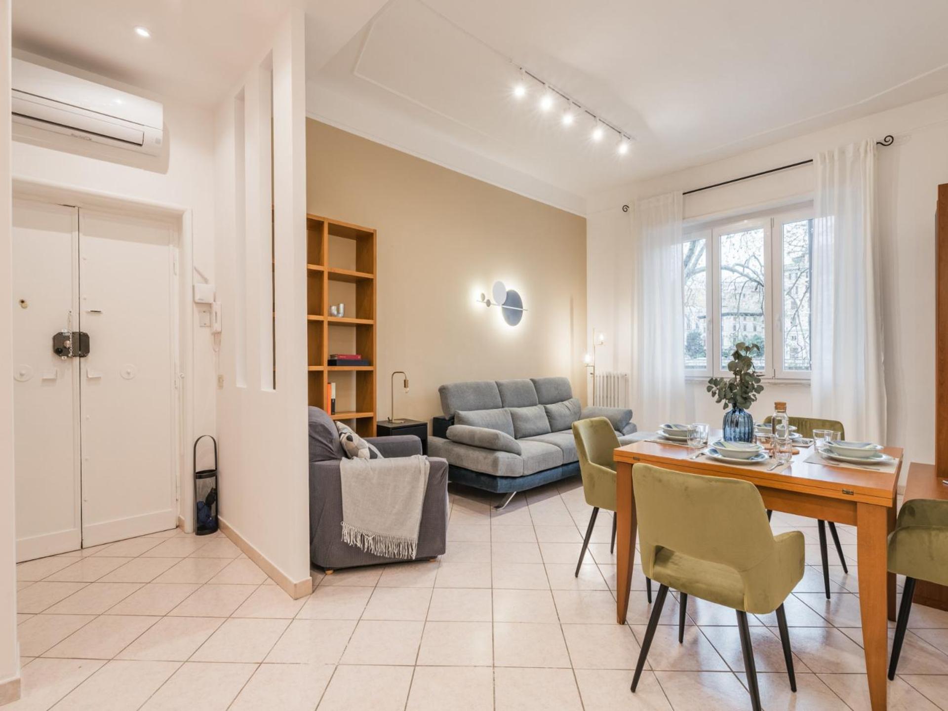 The Rent - Bright Three-bedroom Along The Tiber River